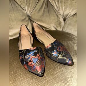 Naturalizer Floral Embroidered Flats - Black and Red